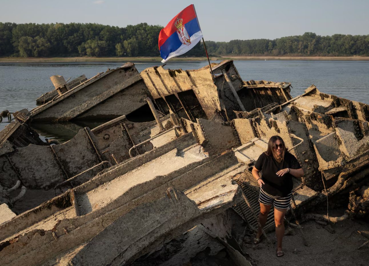 Seca histórica no Danúbio revela navios de guerra nazistas afundados